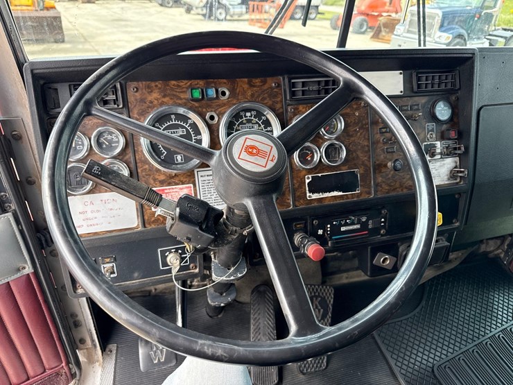 1995-kenworth-t800-image-24