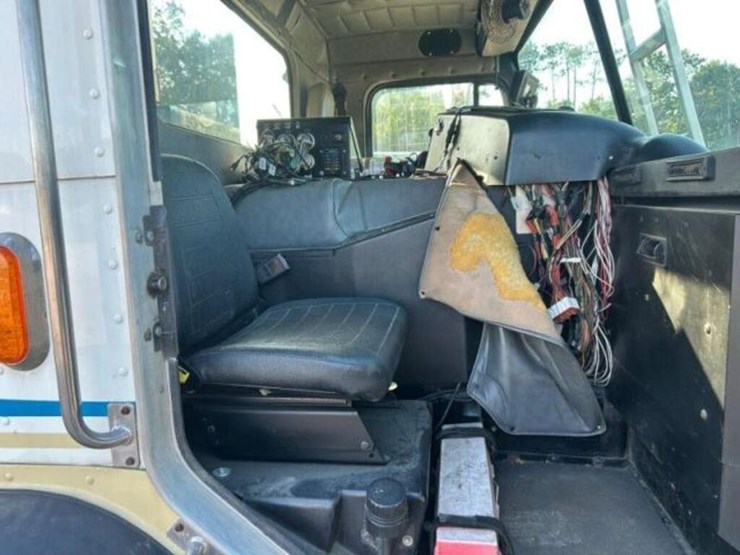 2009-peterbilt-pb320-coe-front-loading-t/a-garbage-image-30