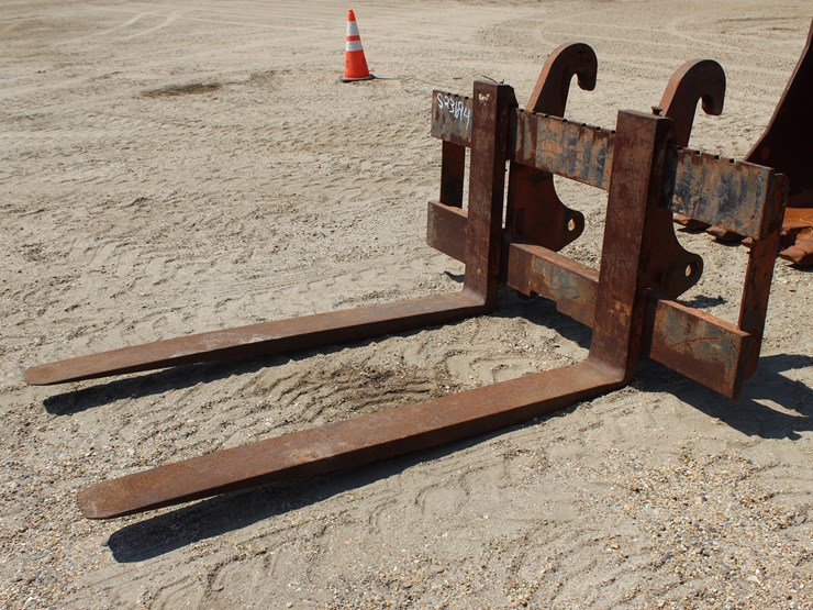 #3539-•-fork-frame-with-forks-image-2