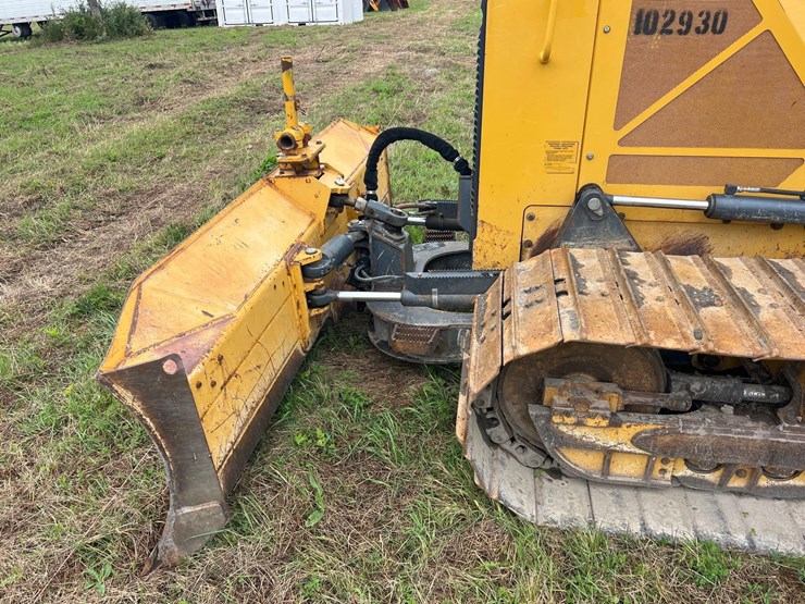 2016-deere-650k-lgp-image-11