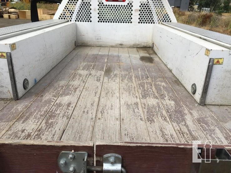 2017-chevrolet-3500-image-16