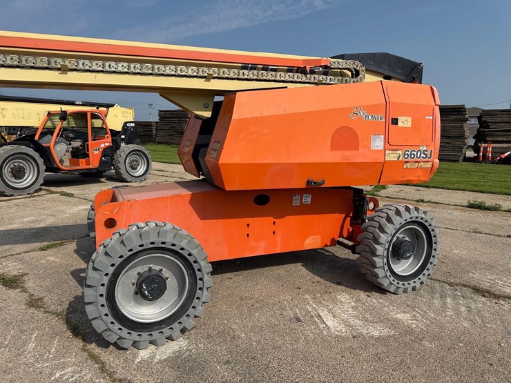 2017-jlg-660sj-image-2
