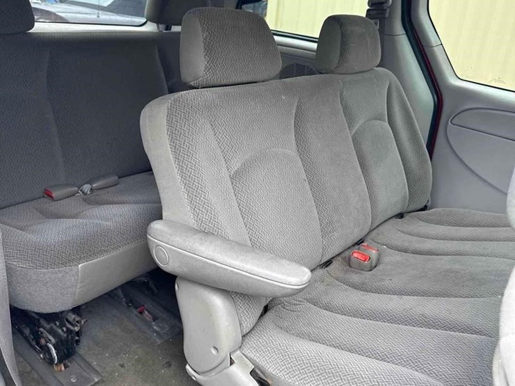 2006-chrysler-town-&-country-image-10