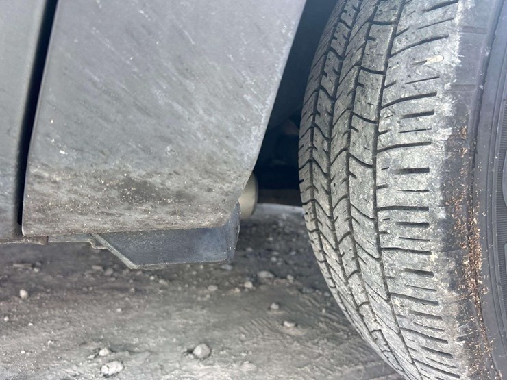 2016-ford-explorer-image-21