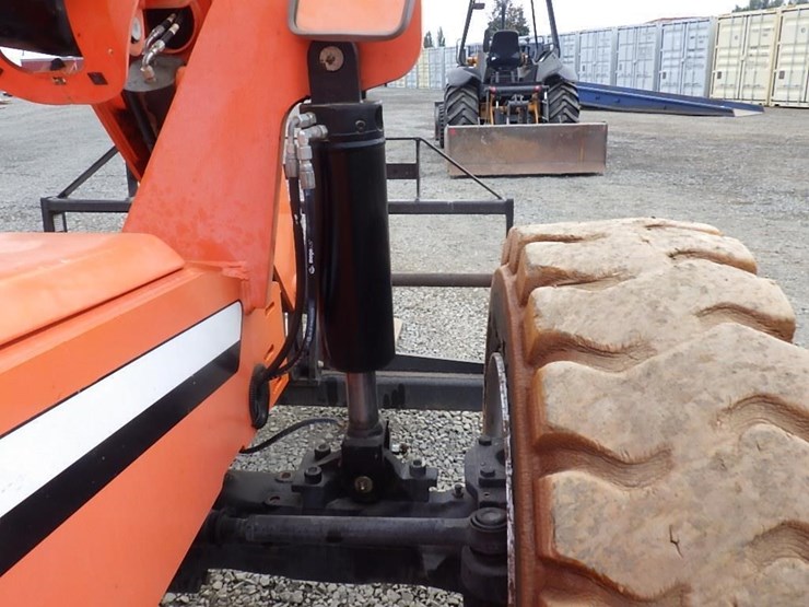 2014-jlg-8042-image-32
