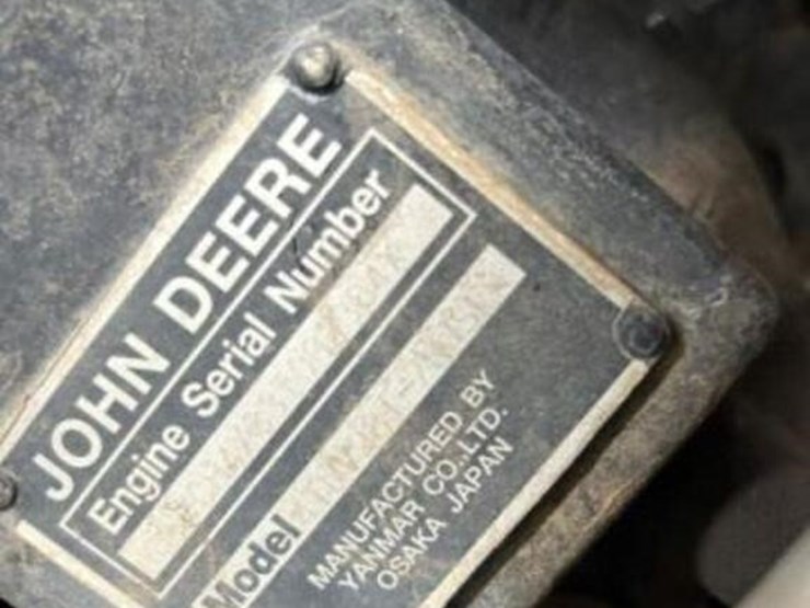 2017-deere-320e-image-31