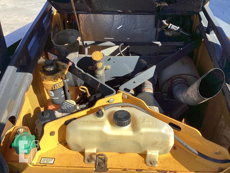 2012-deere-320d-image-21