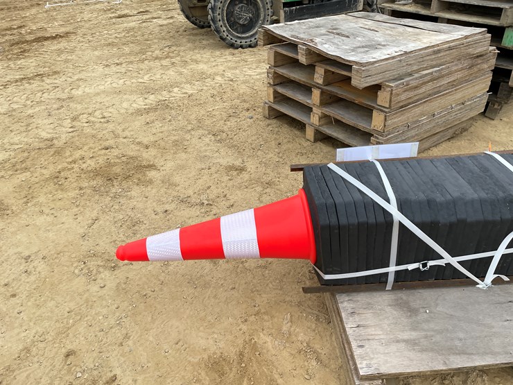 #2452-•-kj-new-(60)-traffic-cones-image-5