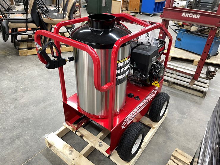 #2752-•-new-magnum-4000-hot-water-pressure-washer-image-1