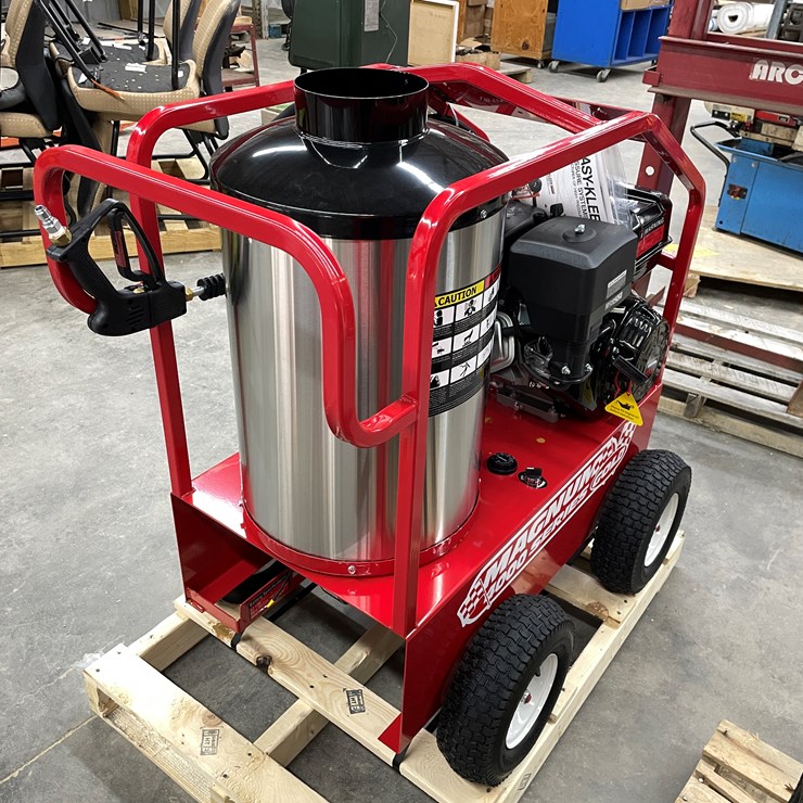 #2752 • New Magnum 4000 Hot Water Pressure Washer