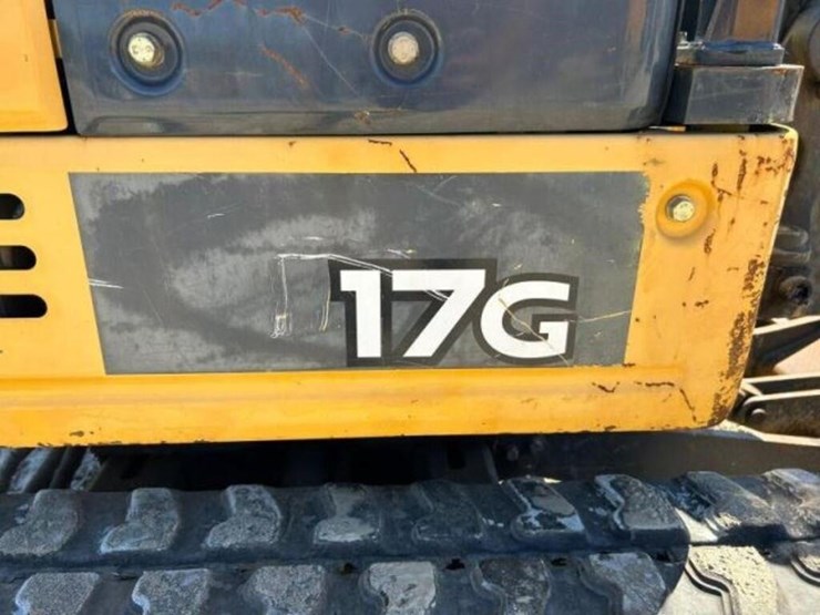 2015-deere-17g-image-11