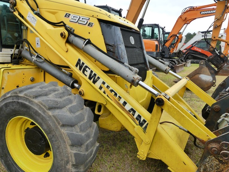 new-holland-b95b-image-12