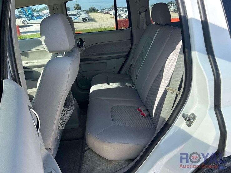 2010-chevrolet-hhr-image-16