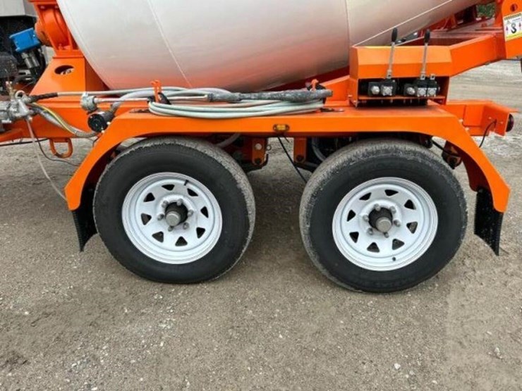 2024-1.5-cubic-meter-tow-behind-tri/a-concrete-fil-image-40