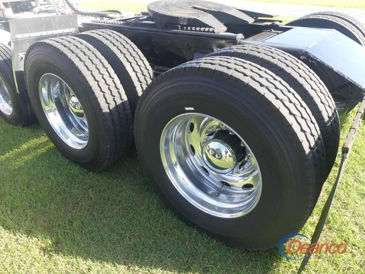1997-peterbilt-378-image-4