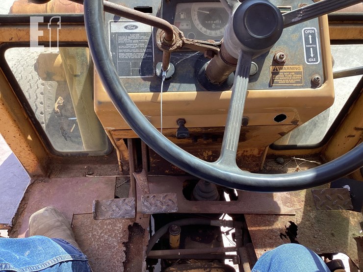 1983-ford-555-image-24