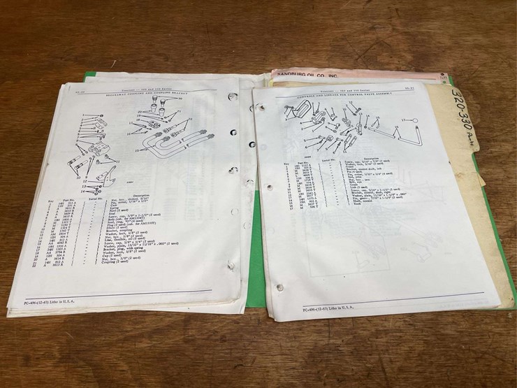 john-deere-320-image-4