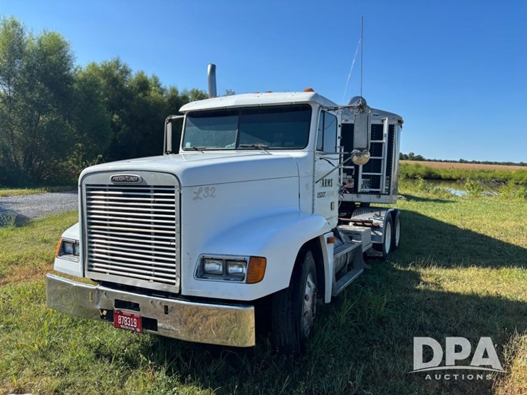 1997-freightliner-fld120-image-7