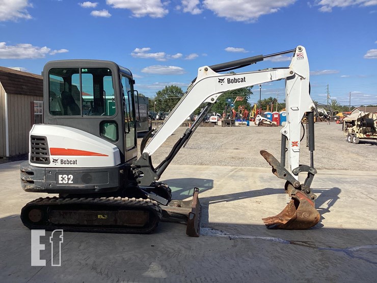 2015-bobcat-e32-image-14