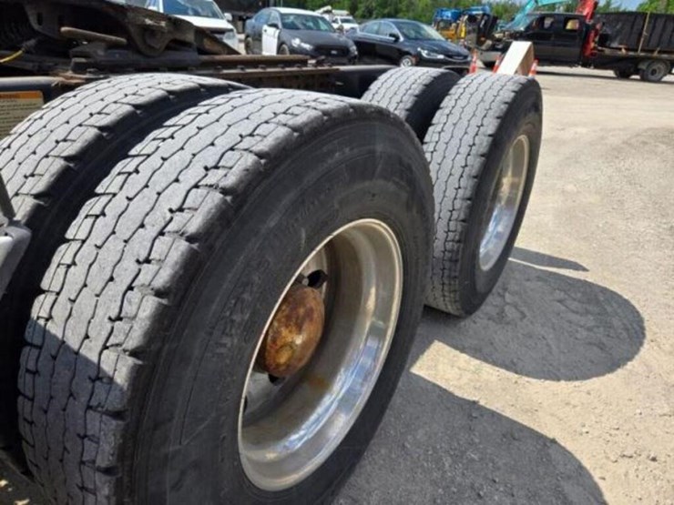 2015-volvo-vnl-t/a-hiway-tractor---sleeper-4v4nc9e-image-9