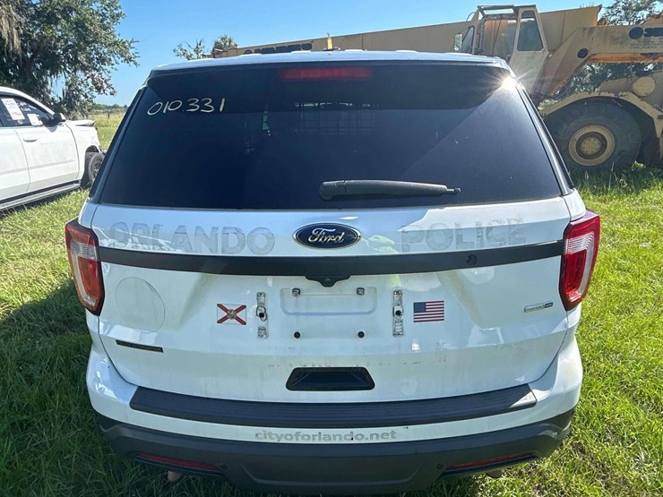 2018-ford-explorer-image-16