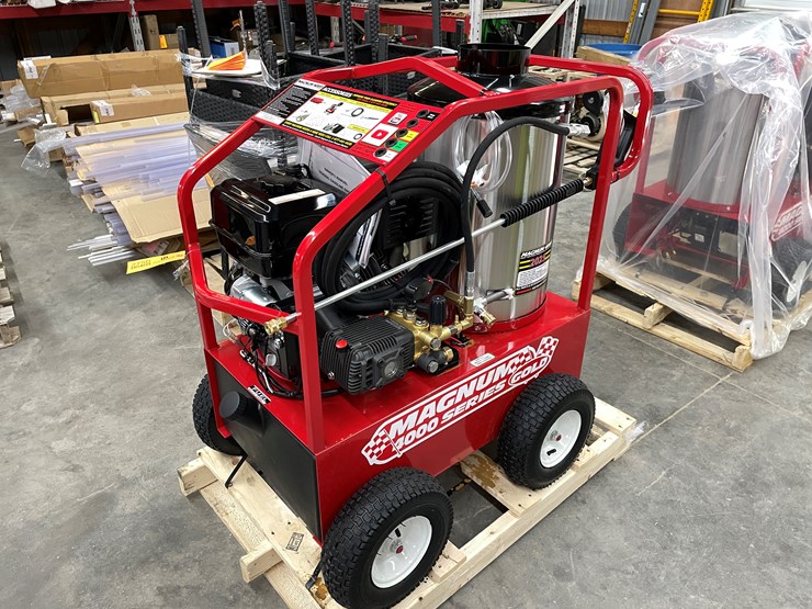 #2752-•-new-magnum-4000-hot-water-pressure-washer-image-3