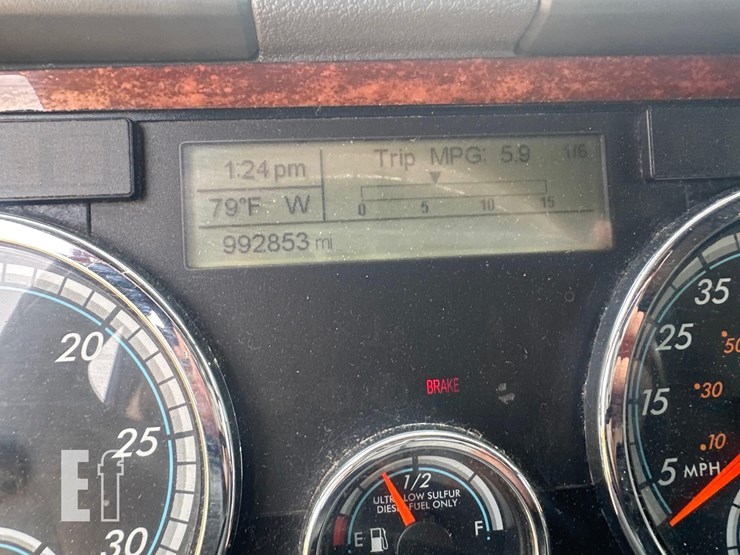 2015-freightliner-cascadia-125-image-28