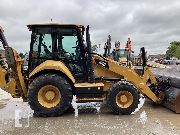 2019-caterpillar-440-image-5