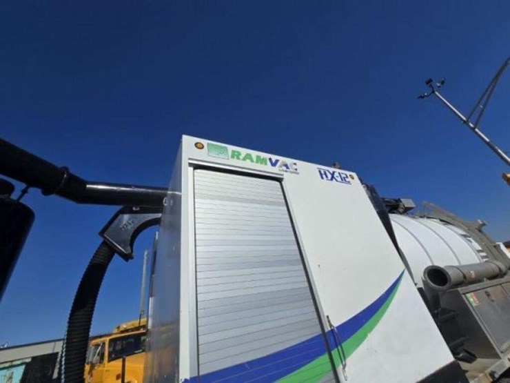 2014-western-star-4900sb-image-30