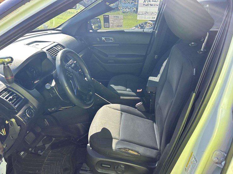 2018-ford-explorer-image-11