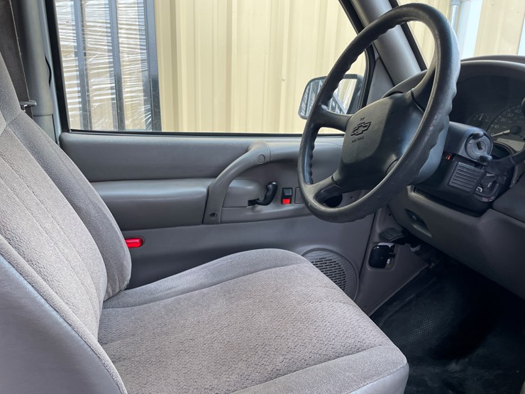 2004-chevrolet-astro-image-26