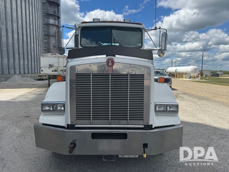 2011-kenworth-t800-image-2