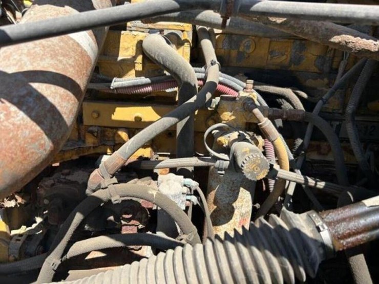 2002-freightliner-fl112-image-39