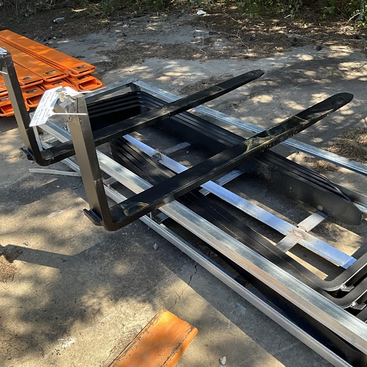 WOLVERINE 1T-100-32-1524 60" PALLET FORKS