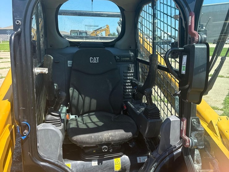 2023-caterpillar-289d3-image-13