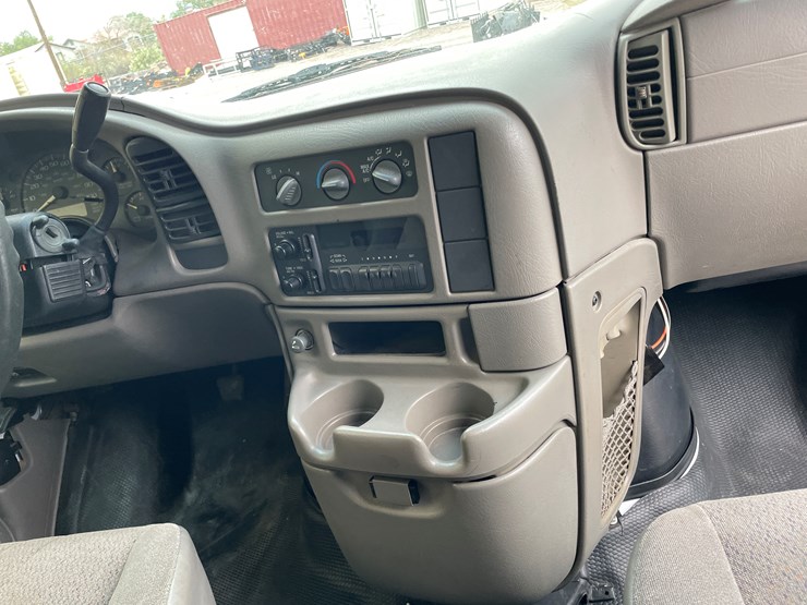2004-chevrolet-astro-image-17