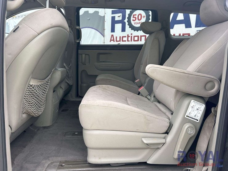 2015-kia-sedona-image-20