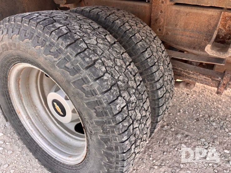 2012-chevrolet-3500-image-39