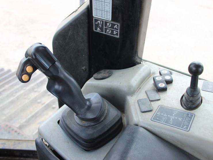 2020-caterpillar-d6n-lgp-image-18