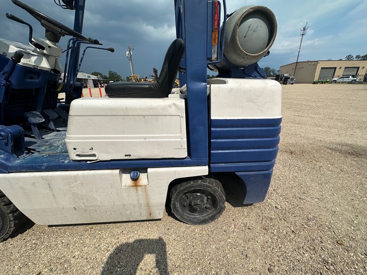 #2077-•-komatsu-fg305t11,-forklift-image-9