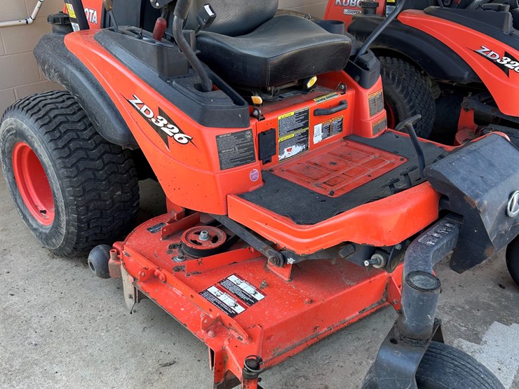 2015-kubota-zd326-image-2