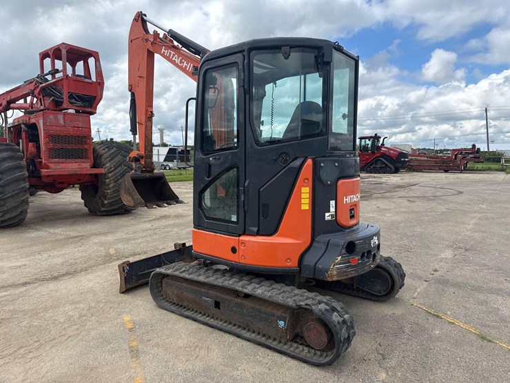 hitachi-zx35u-image-3