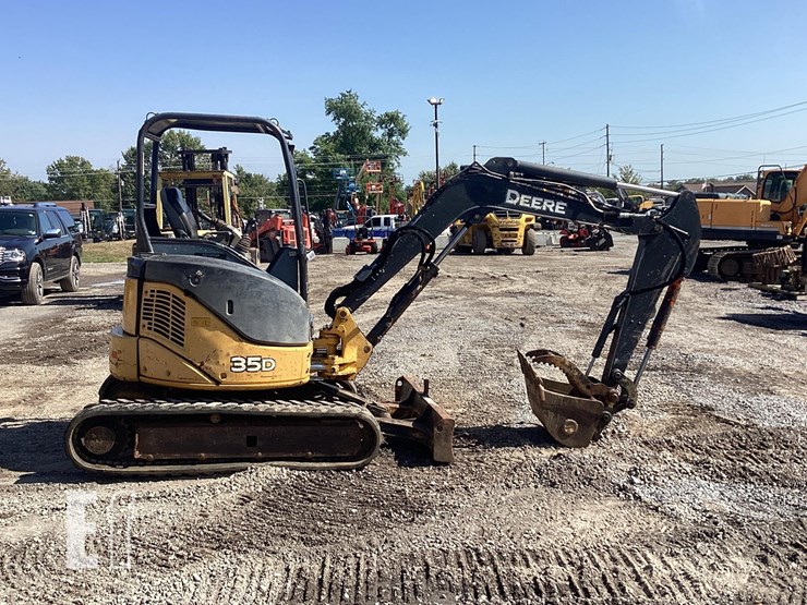 2013-deere-35d-image-7