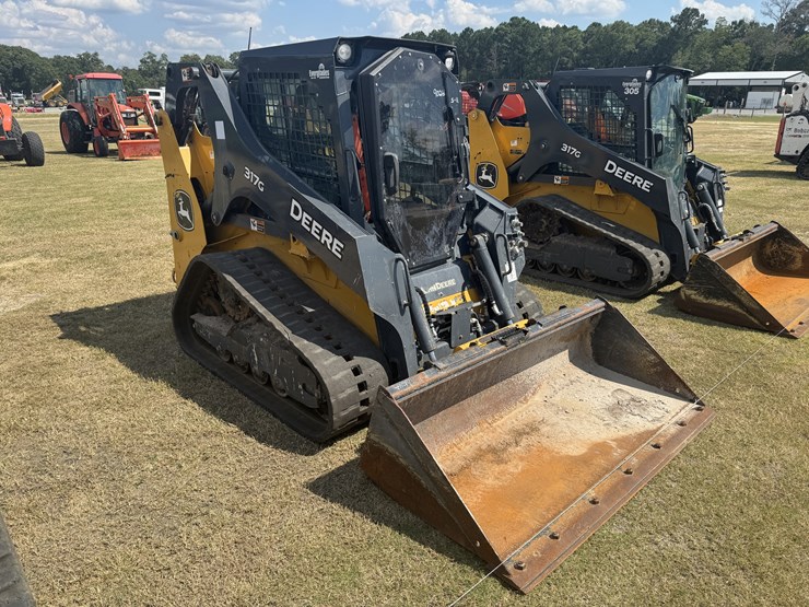 2024-deere-317g-image-3