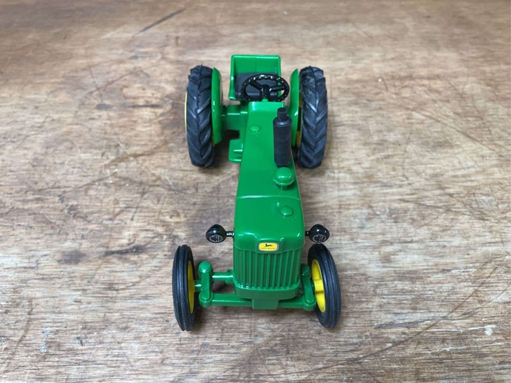 john-deere-330-image-11
