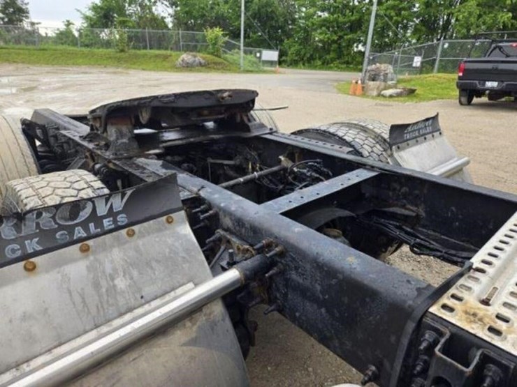 2012-volvo-d13-t/a-hiway-tractor---day-cab-4v4nc9e-image-17