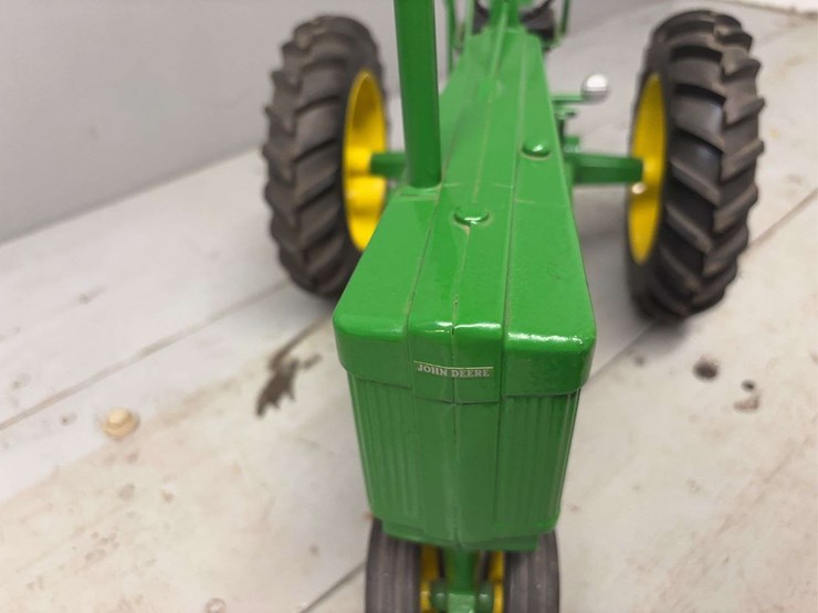 john-deere-8-image-12