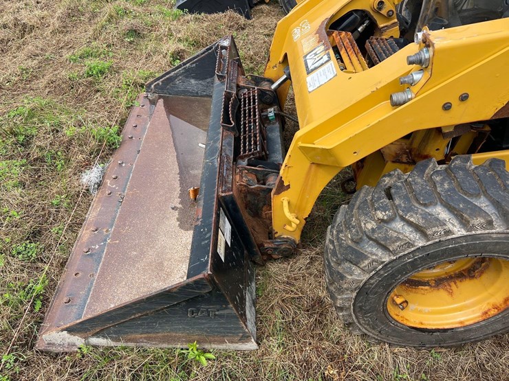 2017-caterpillar-262d-image-10