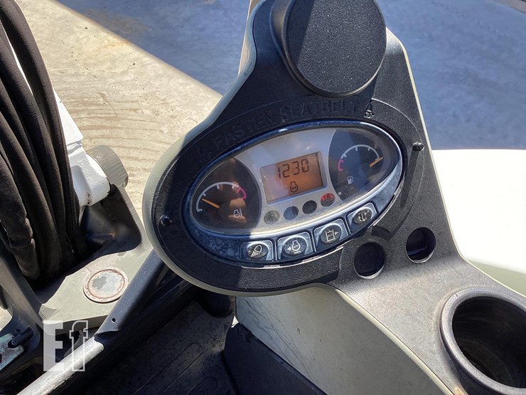 2015-bobcat-e32-image-32