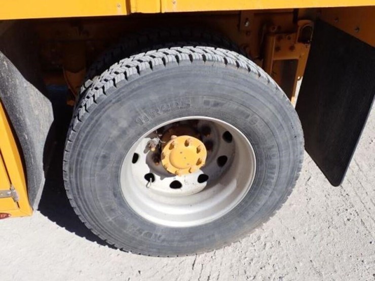 2005-ford-f750-xlt-image-44